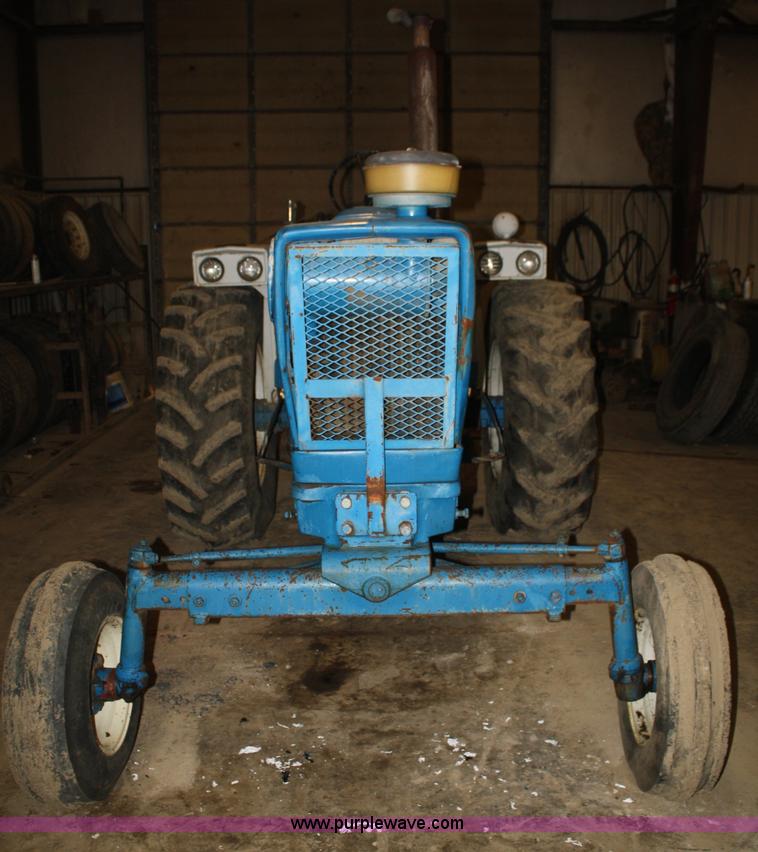 image for item A6774 1971 Ford 7000 tractor