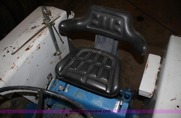 image for item A6774 1971 Ford 7000 tractor