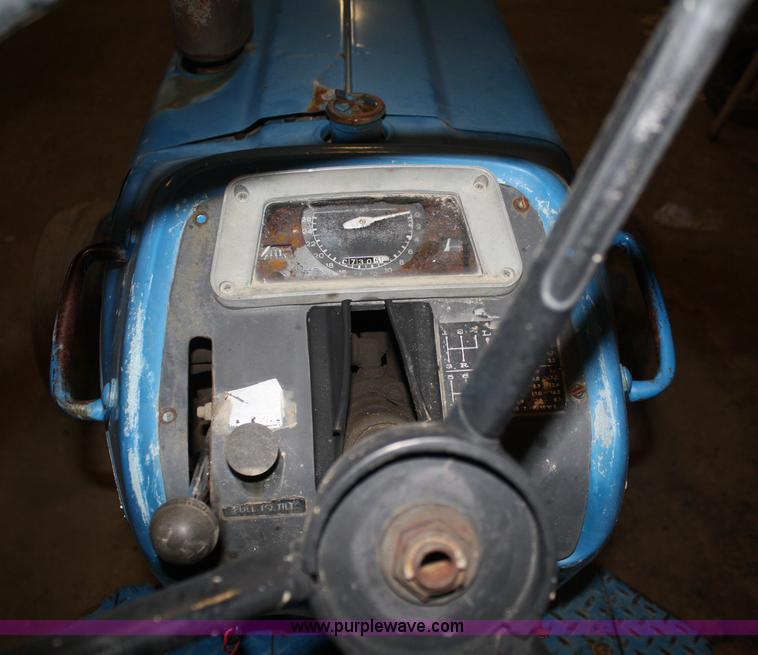 image for item A6774 1971 Ford 7000 tractor