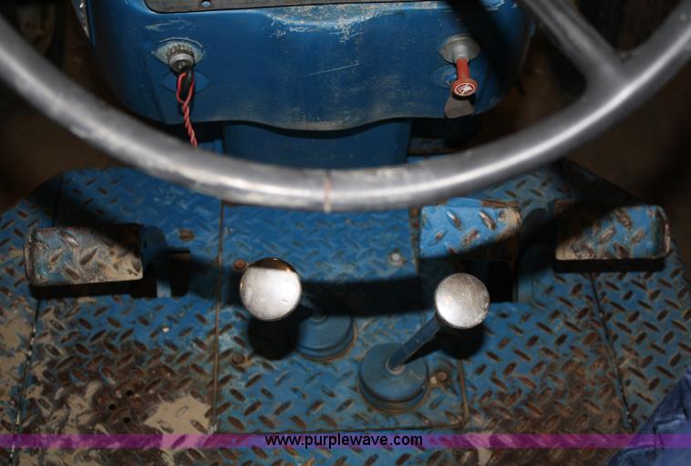 image for item A6774 1971 Ford 7000 tractor