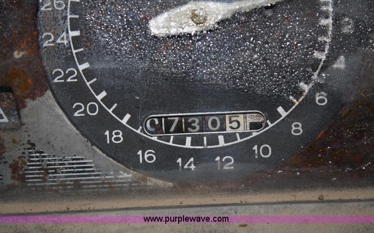 image for item A6774 1971 Ford 7000 tractor