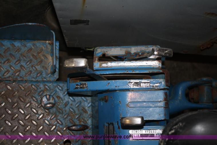 image for item A6774 1971 Ford 7000 tractor