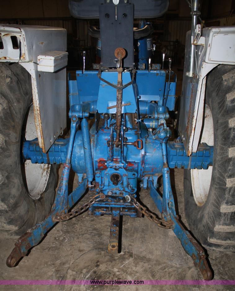 image for item A6774 1971 Ford 7000 tractor