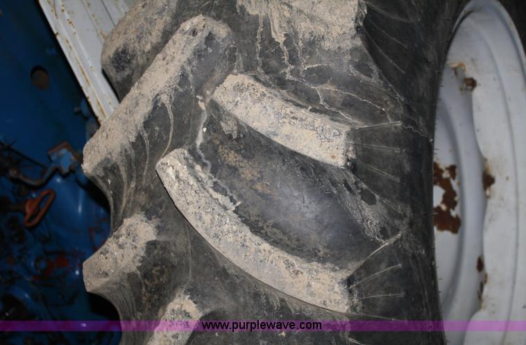 image for item A6774 1971 Ford 7000 tractor