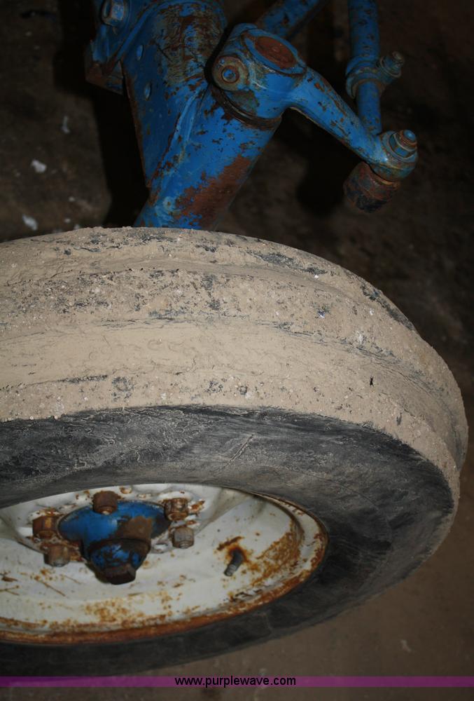 image for item A6774 1971 Ford 7000 tractor