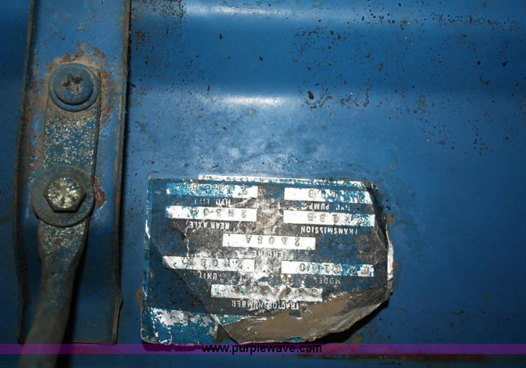 image for item A6774 1971 Ford 7000 tractor