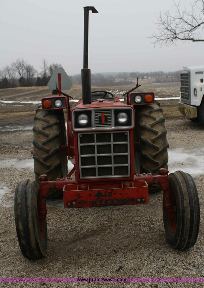 image for item A6997 1982 International 684 tractor