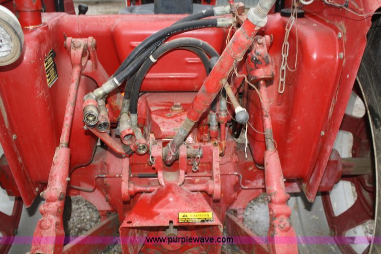 image for item A6997 1982 International 684 tractor