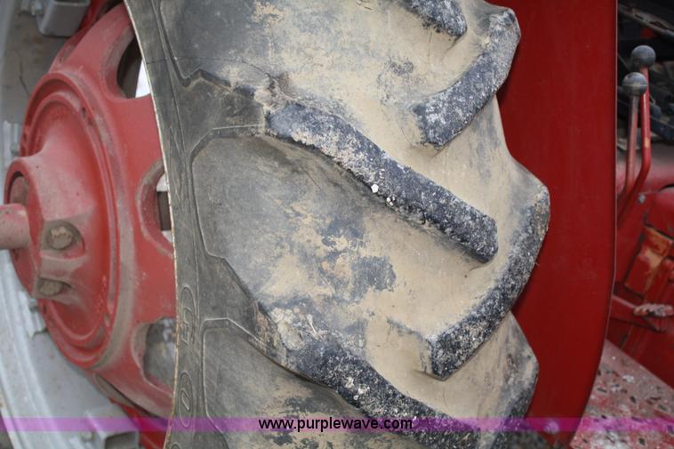 image for item A6997 1982 International 684 tractor