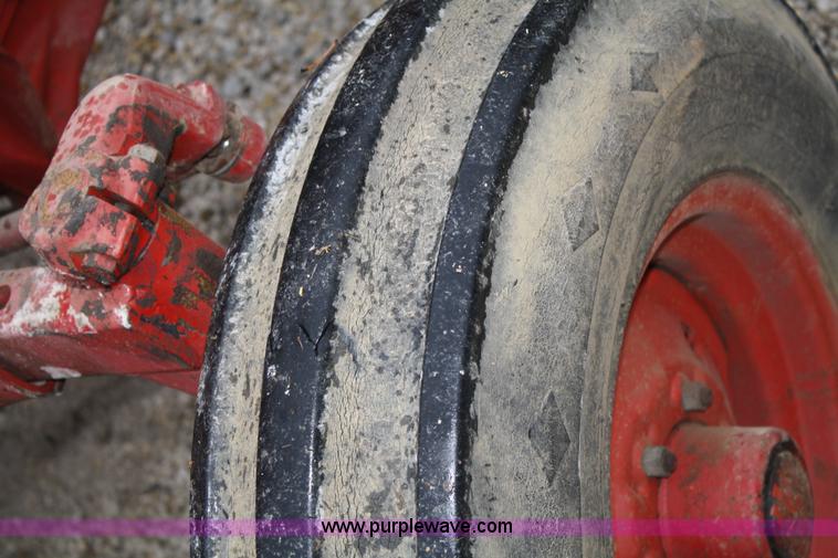 image for item A6997 1982 International 684 tractor