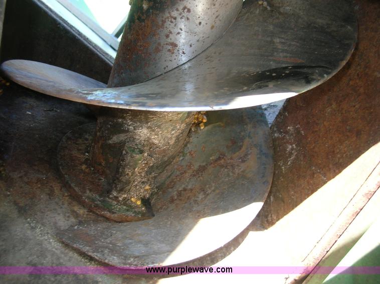 image for item B1019 Brent 774 grain cart