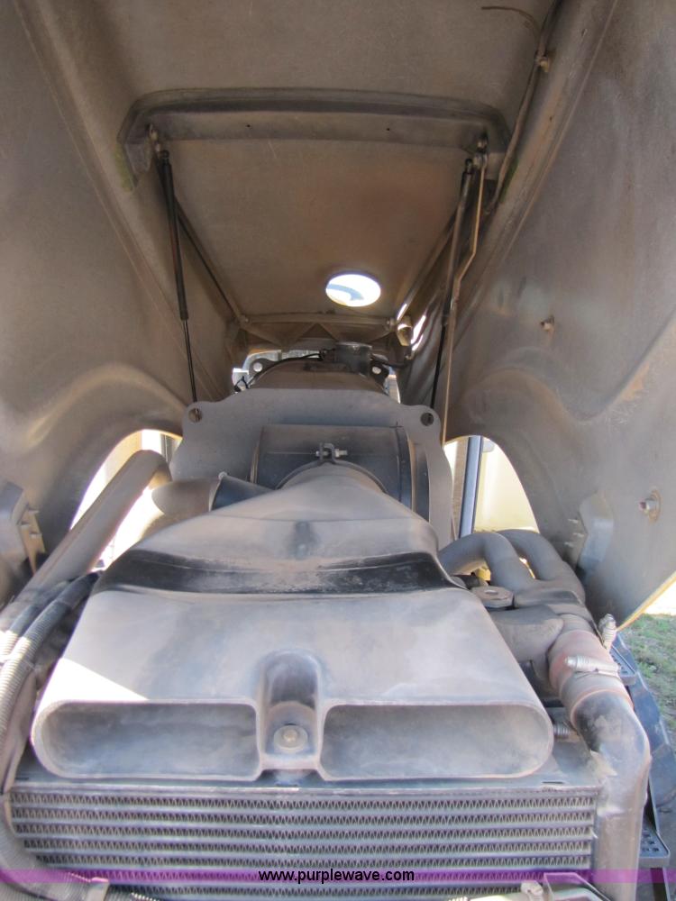 image for item B2208 1998 Caterpillar Challenger 55 track tractor