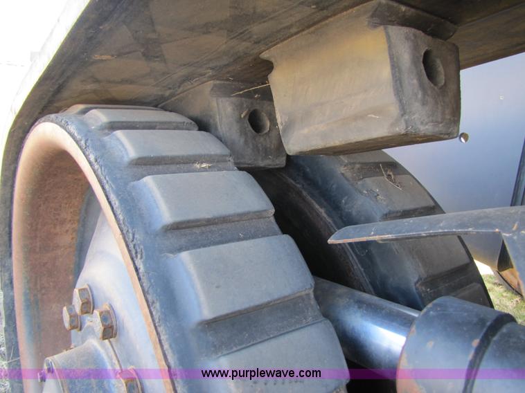 image for item B2208 1998 Caterpillar Challenger 55 track tractor