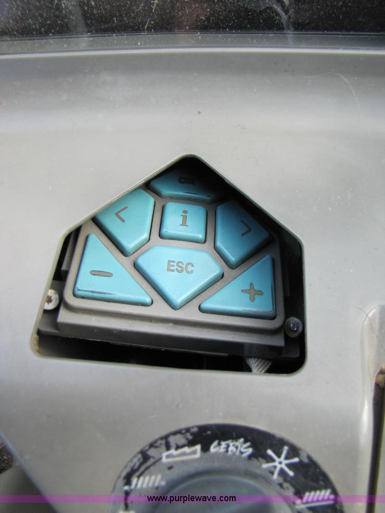 image for item B2209 1998 Caterpillar 480 Lexion combine