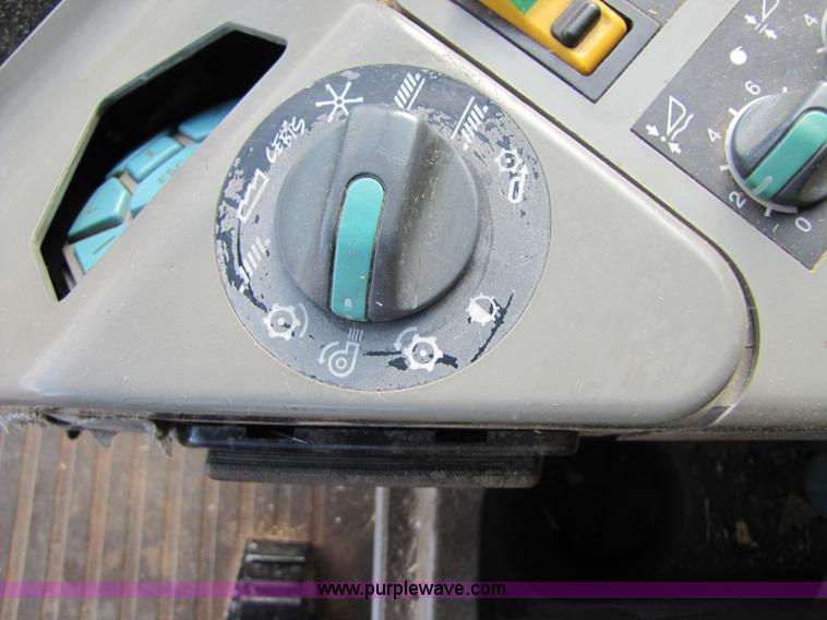 image for item B2209 1998 Caterpillar 480 Lexion combine