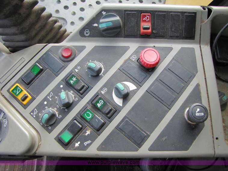 image for item B2209 1998 Caterpillar 480 Lexion combine