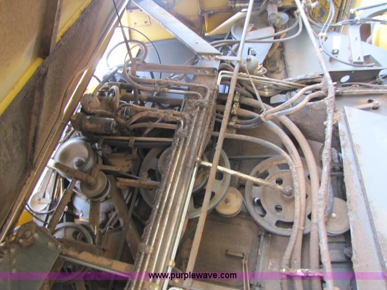 image for item B2209 1998 Caterpillar 480 Lexion combine