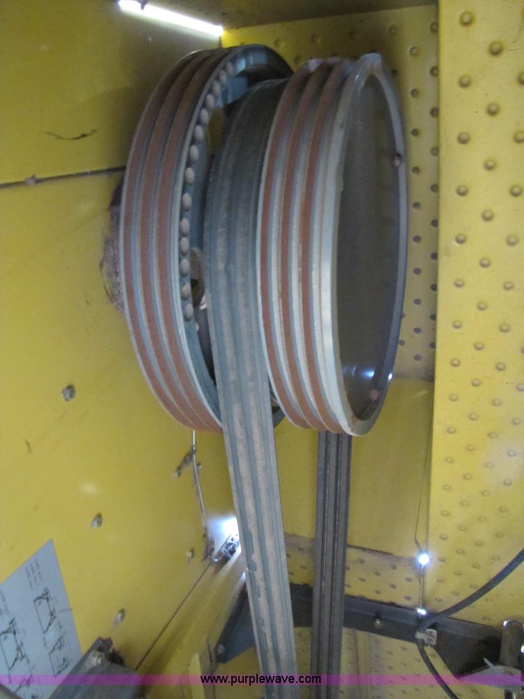 image for item B2209 1998 Caterpillar 480 Lexion combine