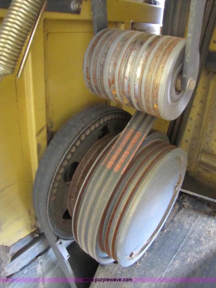 image for item B2209 1998 Caterpillar 480 Lexion combine