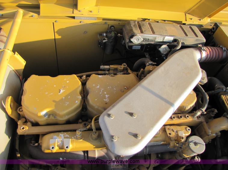 image for item B2209 1998 Caterpillar 480 Lexion combine
