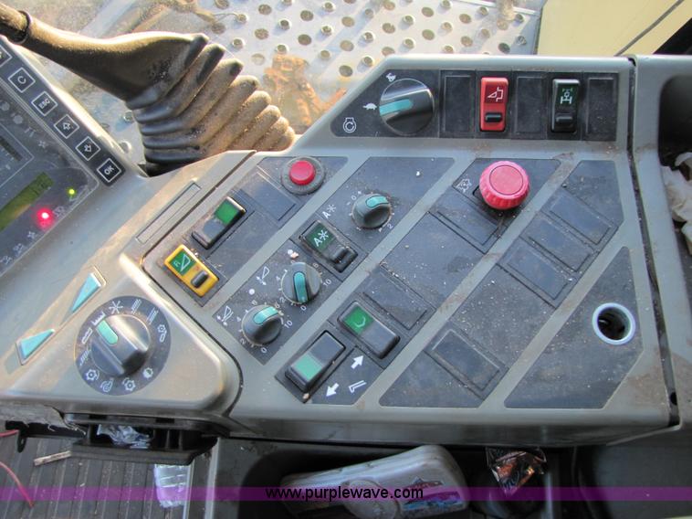 image for item B2210 2000 Caterpillar 470 Lexion RWA combine