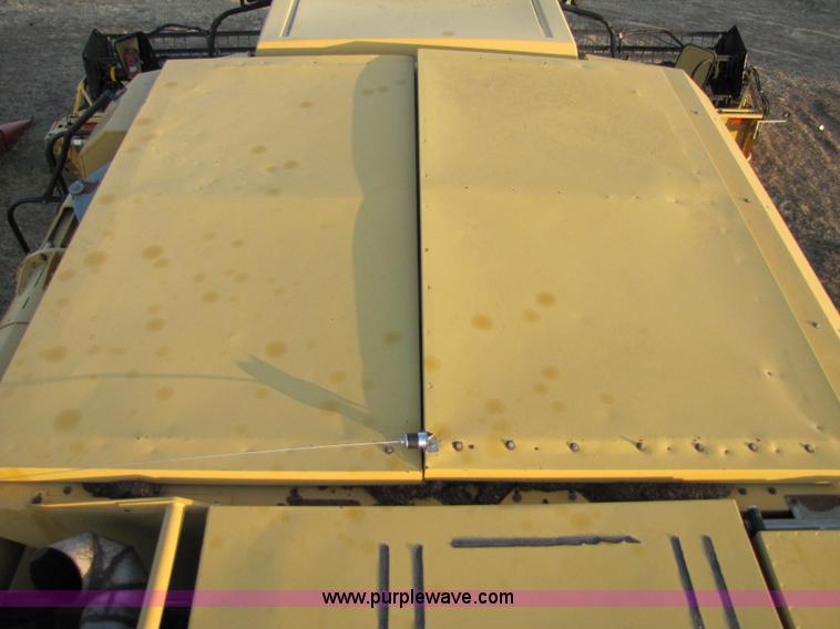 image for item B2210 2000 Caterpillar 470 Lexion RWA combine