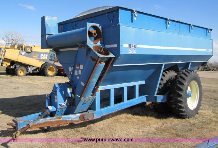 image for item B2211 Kinze 840 row crop grain cart