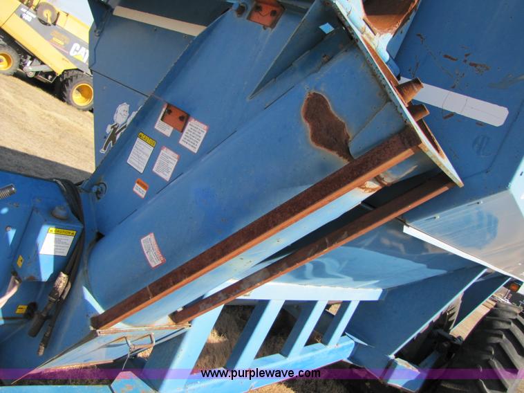 image for item B2211 Kinze 840 row crop grain cart