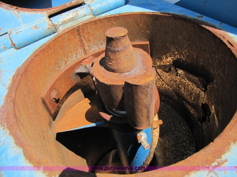 image for item B2211 Kinze 840 row crop grain cart