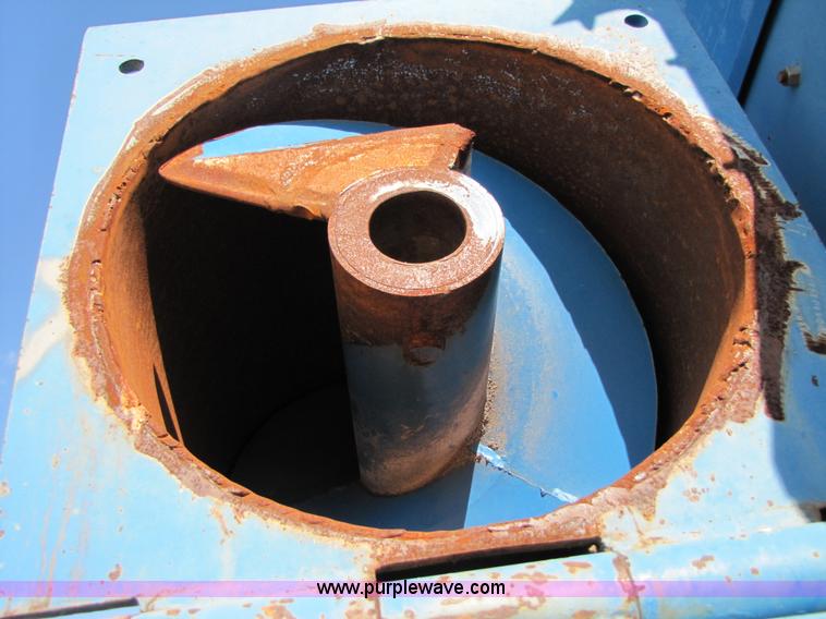 image for item B2211 Kinze 840 row crop grain cart