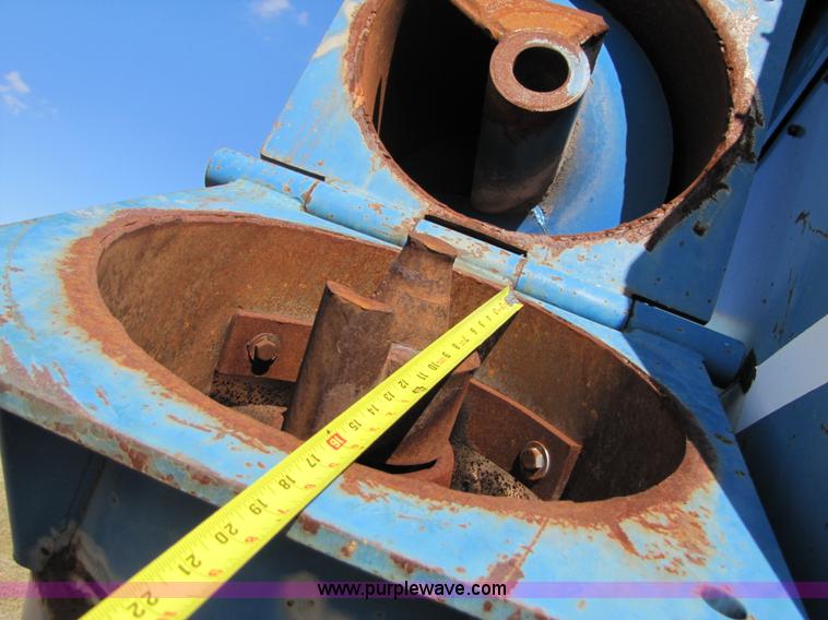 image for item B2211 Kinze 840 row crop grain cart