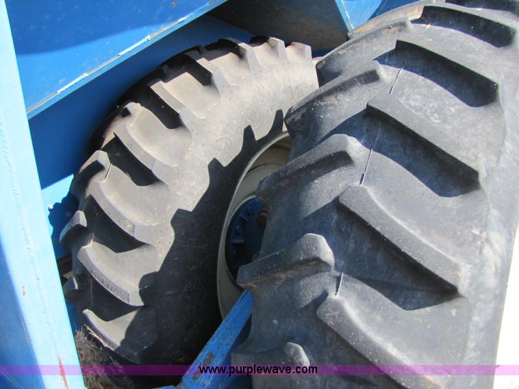 image for item B2211 Kinze 840 row crop grain cart
