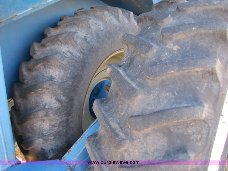 image for item B2211 Kinze 840 row crop grain cart