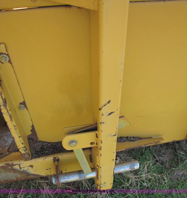 image for item B2212 2001 Caterpillar F30 30' platform