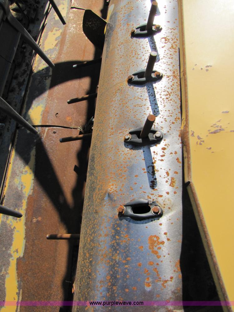 image for item B2212 2001 Caterpillar F30 30' platform