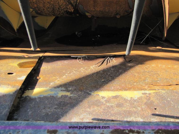 image for item B2212 2001 Caterpillar F30 30' platform