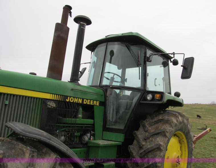 image for item B2618 1989 John Deere 4055 MFWD tractor