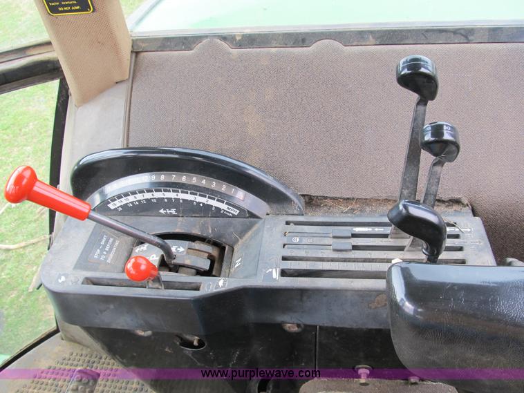 image for item B2618 1989 John Deere 4055 MFWD tractor