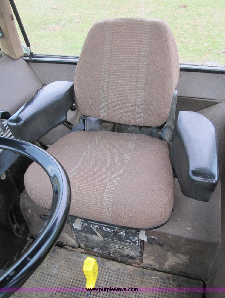 image for item B2618 1989 John Deere 4055 MFWD tractor