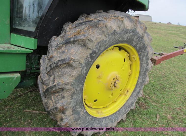image for item B2618 1989 John Deere 4055 MFWD tractor