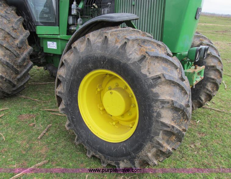 image for item B2618 1989 John Deere 4055 MFWD tractor