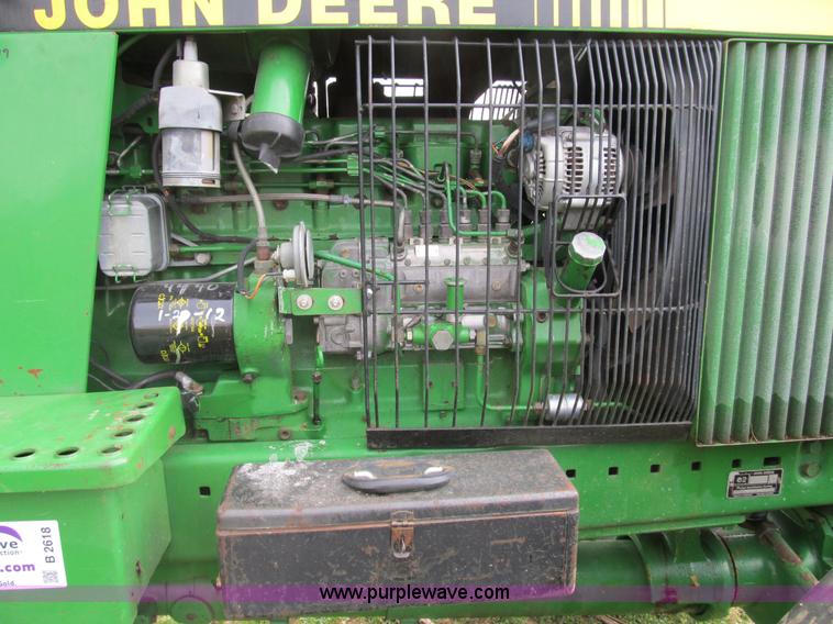 image for item B2618 1989 John Deere 4055 MFWD tractor