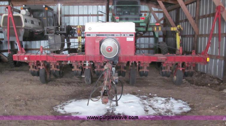 image for item B5102 International 800 Cyclo Air 8 row planter
