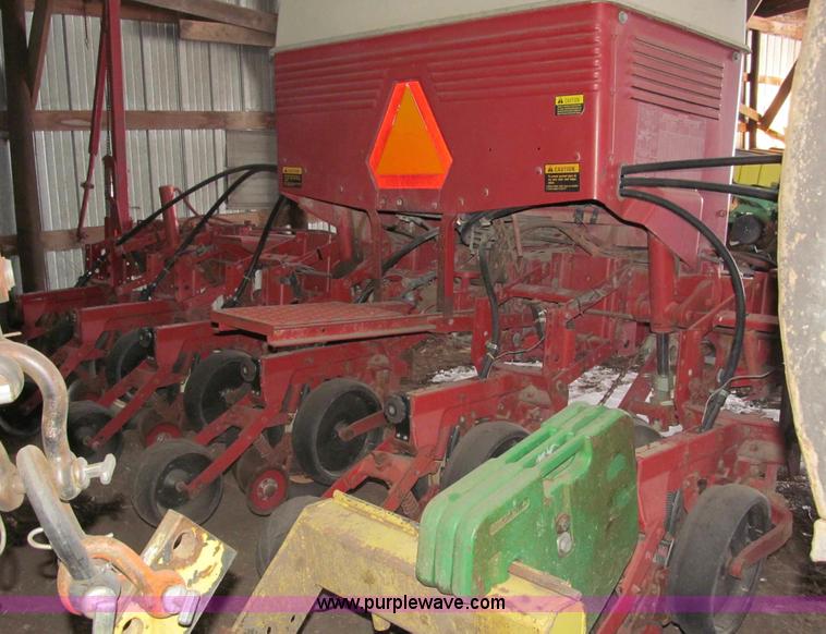 image for item B5102 International 800 Cyclo Air 8 row planter