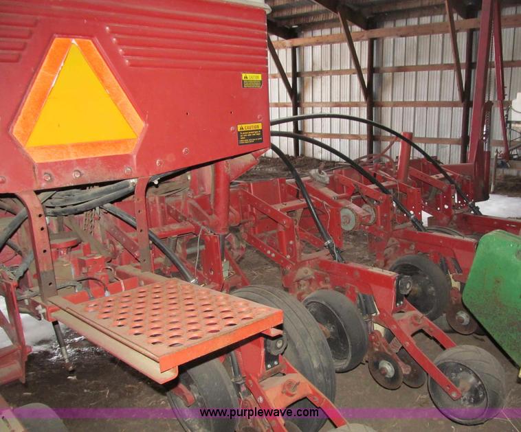 image for item B5102 International 800 Cyclo Air 8 row planter