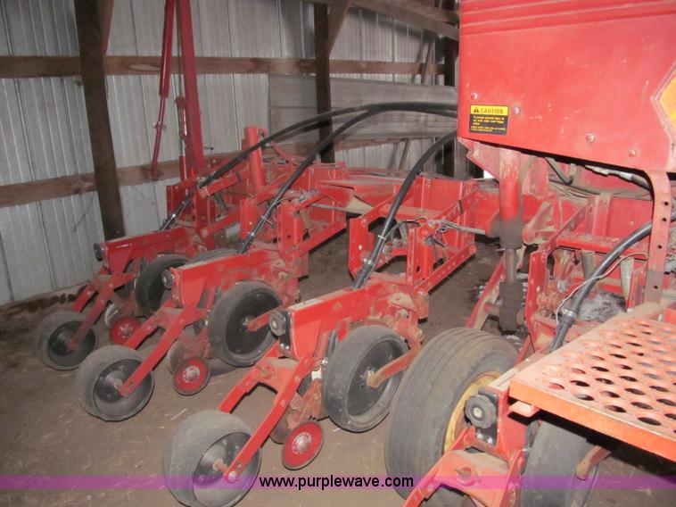 image for item B5102 International 800 Cyclo Air 8 row planter