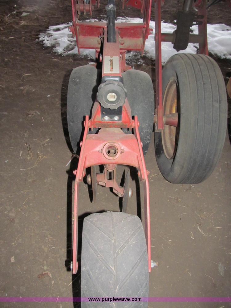 image for item B5102 International 800 Cyclo Air 8 row planter