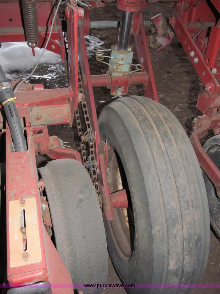 image for item B5102 International 800 Cyclo Air 8 row planter