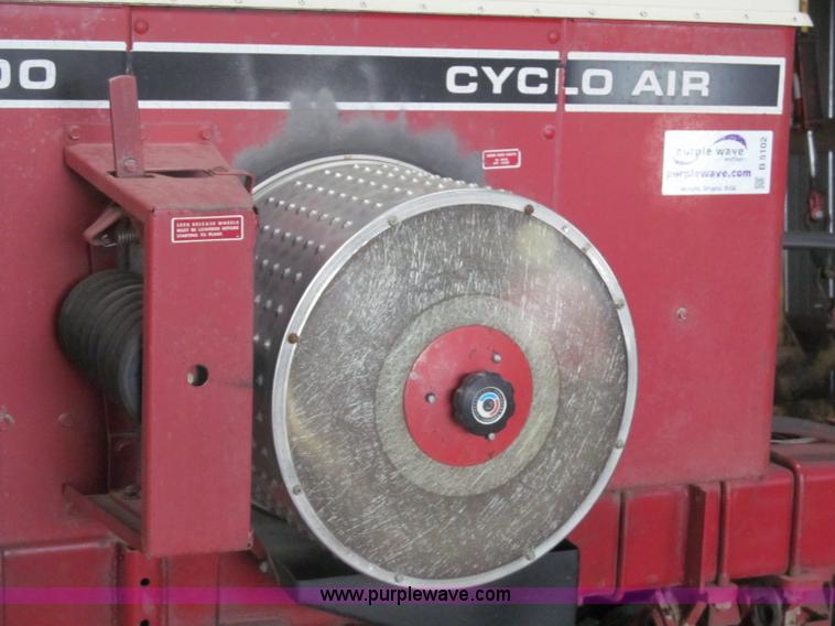 image for item B5102 International 800 Cyclo Air 8 row planter