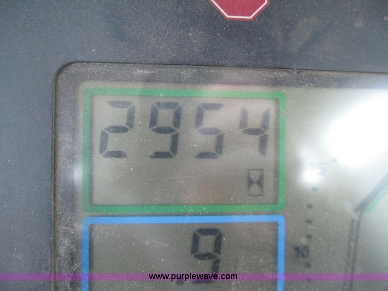 image for item B5668 1998 John Deere 7810 tractor